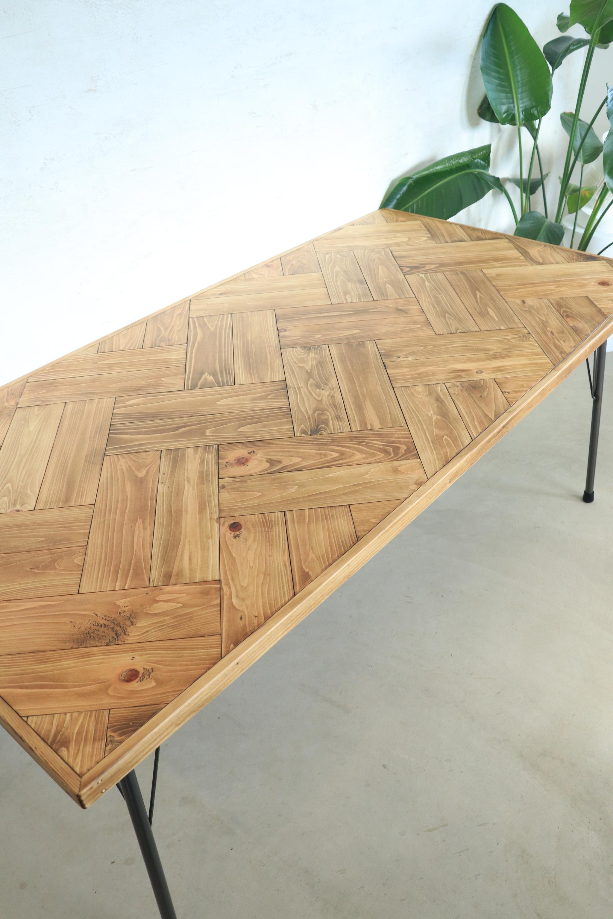 ヘリンボーンテーブル　W1,500×D800 アイアン脚　ダイニングテーブル　リビングテーブル　店舗什器